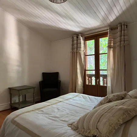 بيت ضيافة Chateau Laprade